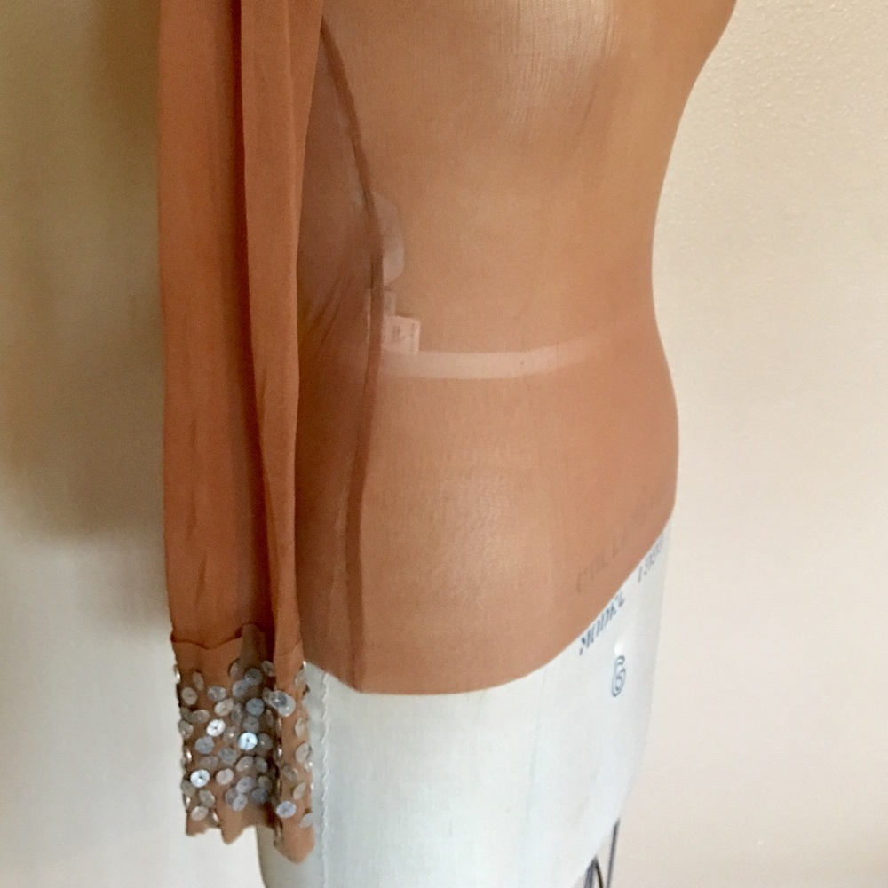 A unique/feminine top by Beatriz Camacho